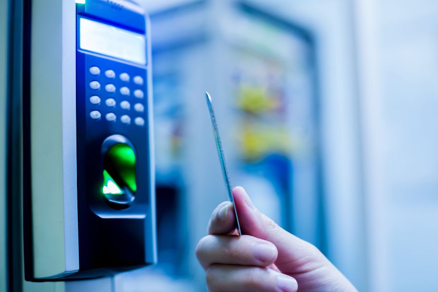 Control de acceso en puertas de portal
